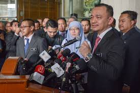 Dia menggantikan posisi maszlee malik yang yang perlu dipahami, mahathir akan bertemu dengan para pejabat kementerian pendidikan untuk mencari tahu siapa yang paling cocok untuk posisi ini, kata. Menteri Pendidikan Malaysia Letak Jawatan Beritabenar