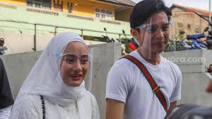 Keluarnya flek coklat saat usia kehamilan memasuki trimester akhir, bisa menandakan bahwa persalinan sudah dekat. Dinda Hauw Sempat Flek Saat Tahu Hamil Apa Penyebabnya