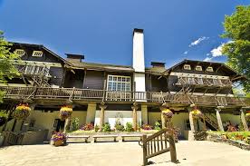 The lake mcdonald lodge is a historic lodge located within glacier national park, on the southeast shore of lake mcdonald. 15 Best Places To Stay At Glacier National Park Mt Planetware