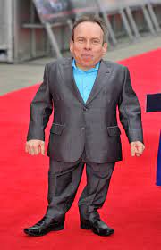 English actor warwick davis was born in epsom, surrey, england, the son of susan j. Star Wars Read Warwick Davis Adorable Letter As A 13 Year Old To Director George Lucas Metro News