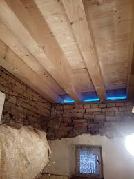 Tehla má dobrú akumuláciu tepla. Rekonstrukcia Chalupy Z Nepalenej Tehly Tesaar Sk