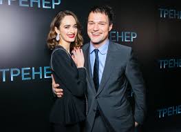 Малышка живёт с мамой в. Olga Zueva Ne Planirovala Brat Danilu Kozlovskogo Na Glavnuyu Rol V Svoem Debyutnom Filme Na Rajone 1st Finstep Ru