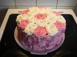 2 tier buttercream cake in a blush pink, piped rose, drips and cream flowers to celebrate aleena turning 16 🤗. Eure Schonsten Torten Die Gewinner Ofenkieker