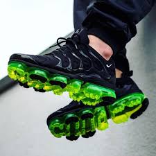 Nike Air Vapormax Plus Men S Shoe Nike Com Mens Nike Shoes Sneakers Fashion Cool Nike Shoes
