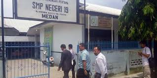 Sekolah minggu hkbp ampera medan. Tak Sanggup Bayar Buku Dan Seragam Siswi Smp Pilih Putus Sekolah Merdeka Com