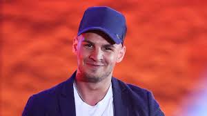 Pietro lombardi hater stellen laura maria unverschamte fragen sie schlagt zuruck stars. Pietro Lombardi Laura Maria Sie Sind Wieder Vereint Intouch