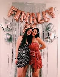 Classy Birthday Photoshoot With Friends Pin By Jana Mcvey On Friends Forever Pics In 2020 Cute Birthday Pictures 21st Birthday Pictures Birthday Photoshoot