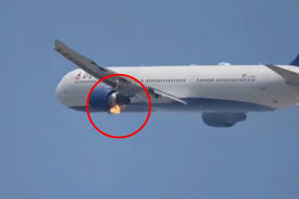 Động cơ bất ngờ bốc cháy giữa không trung, máy bay chở 235 ...