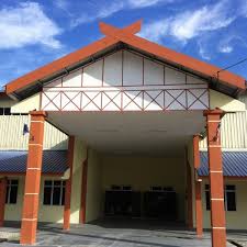 Within only a few hundred metres of klcc though, is kampung baru, a settlement that has, to an extent, resisted the march towards bland modernity. Dewan Serbaguna Kampung Baru