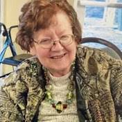 Laura Hoyer's Instagram, Twitter & Facebook