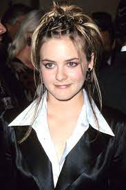 25 frisuren der 90er die wir gerockt haben. Remember The Crazy Things We Did To Our Hair In The 90s 90er Frisuren Frisuren Frisur Ideen