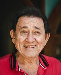 Mis abuelos Ramona colon y frutuoso González .mi abuelo siempre medesia  revelo eso era un traguito .esas palabra sienpre la recordaré.como disfrute  de sus bolorio de reyes .Recordar es vivir .se que