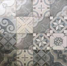 Fliesen, die in sich ein patchwork aus mehreren fliesen darstellen, mit unechten fugen und ebenso „falschen mustern, die bei näherer betrachtung unscharf und pixelig wirken. Primecollection Patchwork Vintage Bodenfliese Und Wandfliese Dekor Mix 20x20 Cm Franke Raumwert