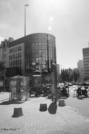 Devant Le Metro 9 Croix De Chavaux 93100 Montreuil Montreuil Metro Paris Immeuble