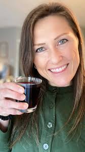 Want a safe, inexpensive way to boost recovery? Try a cold glass of tart  cherry juice! 🍒, The two main reasons tart cherries are beneficial are for  the anti-inflammatory and antioxidant effects., ...