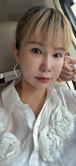 双向奔赴的爱喜欢未必合适，合适未必喜欢。能重归于好的感情，从来都不是一方的死缠烂打，而是两个念念不忘的人怕放手了会错过，遗憾终生。  我不愿意以爱之名绑架任何人。我想要的