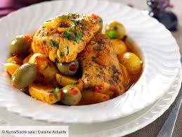 Recette Tajine De Poisson A La Marocaine Ingredients 6 Personnes 800 G De Cabillaud 600 G De Pommes De Te Tajine Poisson Recette Tajine Recette Marocaine