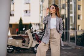 Many factors influence how much a fashion consultant earns. Career Steps To Becoming A Fashion Stylist Cosset Moi