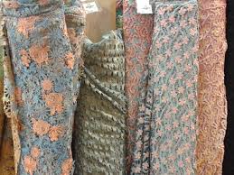 Memiliki banyak sejarah yang tersembunyi tidak sampai di situ, pasar baru bandung kembali diperluas pada tahun 2013 di mana dilakukan lantai 2 : Kain Lace Murah Jakarta