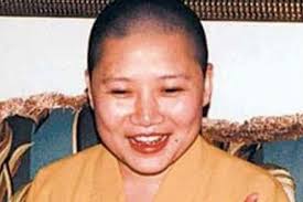 23年前唱《青藏高原》的李娜，在最紅時選擇剃度出家，現狀如何？_生活