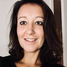 Anne Loes's Instagram, Twitter & Facebook