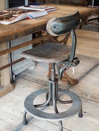 La galerie chaise haute bébé. Woontheater Antieke Bureaustoel Met Ijzeren Onderstel Industrial Style Decor Industrial Decor Living Room Industrial Furniture Decor