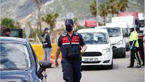 Günlük koronavirüs vakalarının 50 binin üzerinde seyretmesiyle birlikte, vatandaşlar artık serbest şekilde şehirler arası seyahat yapmayacak. Kabine Toplantisi Bitti Sehirler Arasi Seyahat Yasagi Var Mi Ntv
