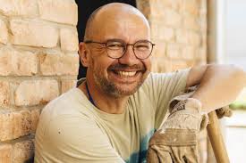 29 Menschen unter einem Dach