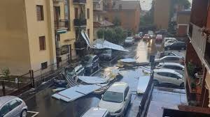Un fortissimo temporale si è abbattuto attorno all'ora di pranzo, su milano e l'hinterland milanese. A Milano E Previsto Un Altro Forte Temporale La Protezione Civile Potrebbero Verificarsi Trombe D Aria