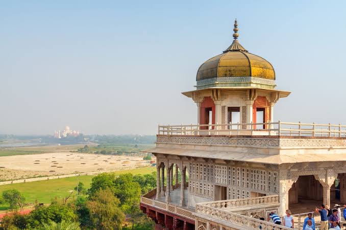 Taj Mahal Guided Tour - An Epitome of Love