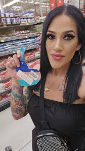 Look who I found at Blue Hen Quilt Shop yesterday ❤️🪡