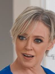 Deanne Williams's Instagram, Twitter & Facebook