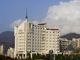 Complexul este situat în ocna șugatag,acces din drumul național (dn 18) atât dinspre sighetu tourist information center. Hotel Mara Baia Mare