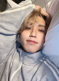 These sleepy pics from Han Jisung gives off boyfriend material vibes.