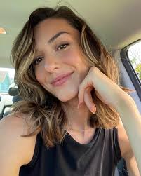 Lizzie Norton's Instagram, Twitter & Facebook