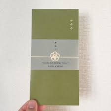 花嫁diy お車代封筒 友人用のお車代封筒は 先輩花嫁さんの 投稿を参考にさせてもらいました トレペにチャチャっと印刷した帯を セリアで買った封筒に巻くだけ完成 簡単なのにちょっとオリジナル感が出る トレペ 万能 お車代 封筒 お車代 封筒