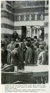 Mustafa Kemal Ataturk Cuma Namazi Sonrasi Adana Ulucamiden Cikarken 15 Mart 1923 Tarih Ayi Babalar