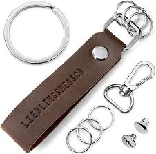 Fabach Leder Schlusselanhanger Mit Wechselbarem Schlusselring In Geschenkbox Schlussel Anhanger Fu In 2020 Schlusselanhanger Leder Schlusselanhanger Geschenkbox