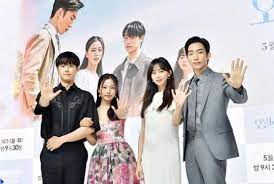 오월의 청춘' 2차 티저 공개 떨어진 하얀 장미 꽃잎 비극적인 운명 암시하나. Sb9x4bwdf1c7im
