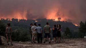 El incendio forestal que se declaró hace cuatro días en la región lusa de el algarve, al sur del país, sigue descontrolado y más de un millar de bomberos con numeroso apoyo aéreo continúa en las labores de extinción para intentar atajarlo. Panama Se Solidariza Con Portugal Por Voraz Incendio En El Algarve En Segundos Panama