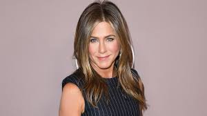 Jennifer aniston won a primetime emmy in 2002 and a golden globe in 2003, both for her work as rachel on. Jennifer Aniston S Iconic Sandy Colored Hair Is Bright Blond Now Glamour