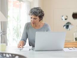 Astfel, vârsta standard de pensionare de 63 de ani pentru bărbaţi va fi atinsă la 1 iulie 2019, iar pentru femei — la 1 iulie 2028. Bine De È™tiut In 2021 Cine Se Poate Pensiona Anul Acesta Pensia Pentru LimitÄƒ De VarstÄƒ In 2021