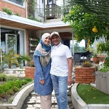 Featured mark sungkar mark sungkar resmi jadi tahanan kota shireen sungkar zaskia sungkar. Biografi Dan Profil Lengkap Agama Mark Sungkar Sutradara Indonesia Terjerat Kasus Korupsi