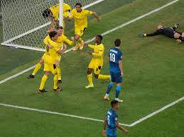 Последние новости, состав, трансферы, фото, интервью и статистика. Bvb Schlagt Zenit Mit Youssoufa Moukoko Kommt Die Wende Fur Den Sieg Bvb