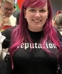 I find it odd that Gillian has a different pass than Patrick. :  r/ObsessedNetwork