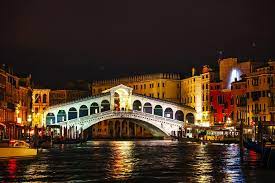 Feel and watch the pictures of venice italy at night on your android screen. The Magic Of Venice At Night Italy Magazine