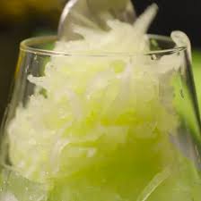 Sesuai namanya, minuman yang satu ini berisi serutan timun dengan perasa sirup melon dan perasan kita bisa menggunakan blender (tanpa air) agar teksturnya cara membuat es jeruk timun suri. Resep Es Timun Melon