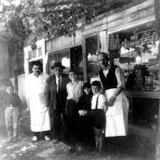koylum koylum cengelkoylum 3 kasap ihsan amca helvaci osman baba ve oglullari ahmet ve muhsin gidenlere rahmet kalanlara s fotograf tarihi evler istanbul