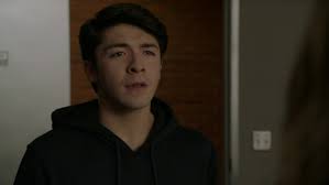 La mission de l'équipe d'assurer la sécurité du pays commence par la recherche de leur propre directeur, vance. Replay N C I S Saison 16 Episode 1 Du M6