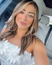 Ninoshka Diaz's Instagram, Twitter & Facebook